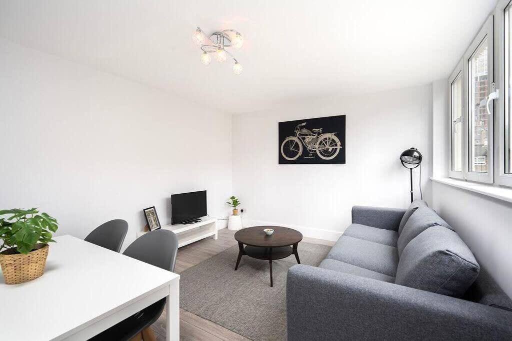 Charming Apartment In The Pleydell Estate London Exterior photo
